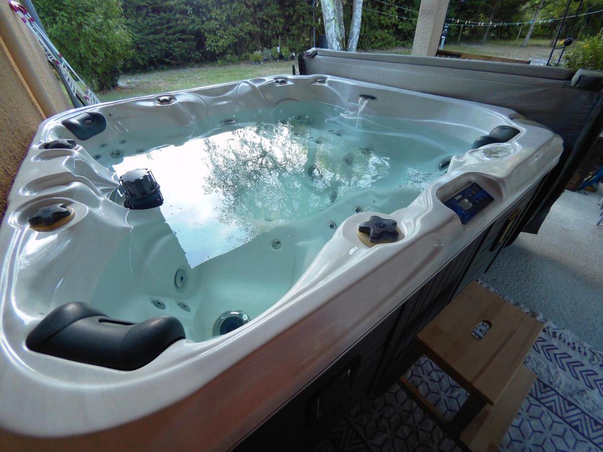 Gite A La Campagne Avec Jacuzzi Avensan Luaran gambar